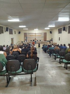 Cessão de espaço da Câmara Municipal para reunião com pais dos cursistas do TLC 2025, realizada no dia 19/09/2025.