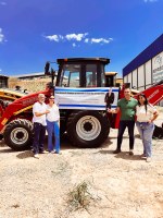 Entrega de uma retroescavadeira para o Município de Bom Jesus da Penha/MG. 